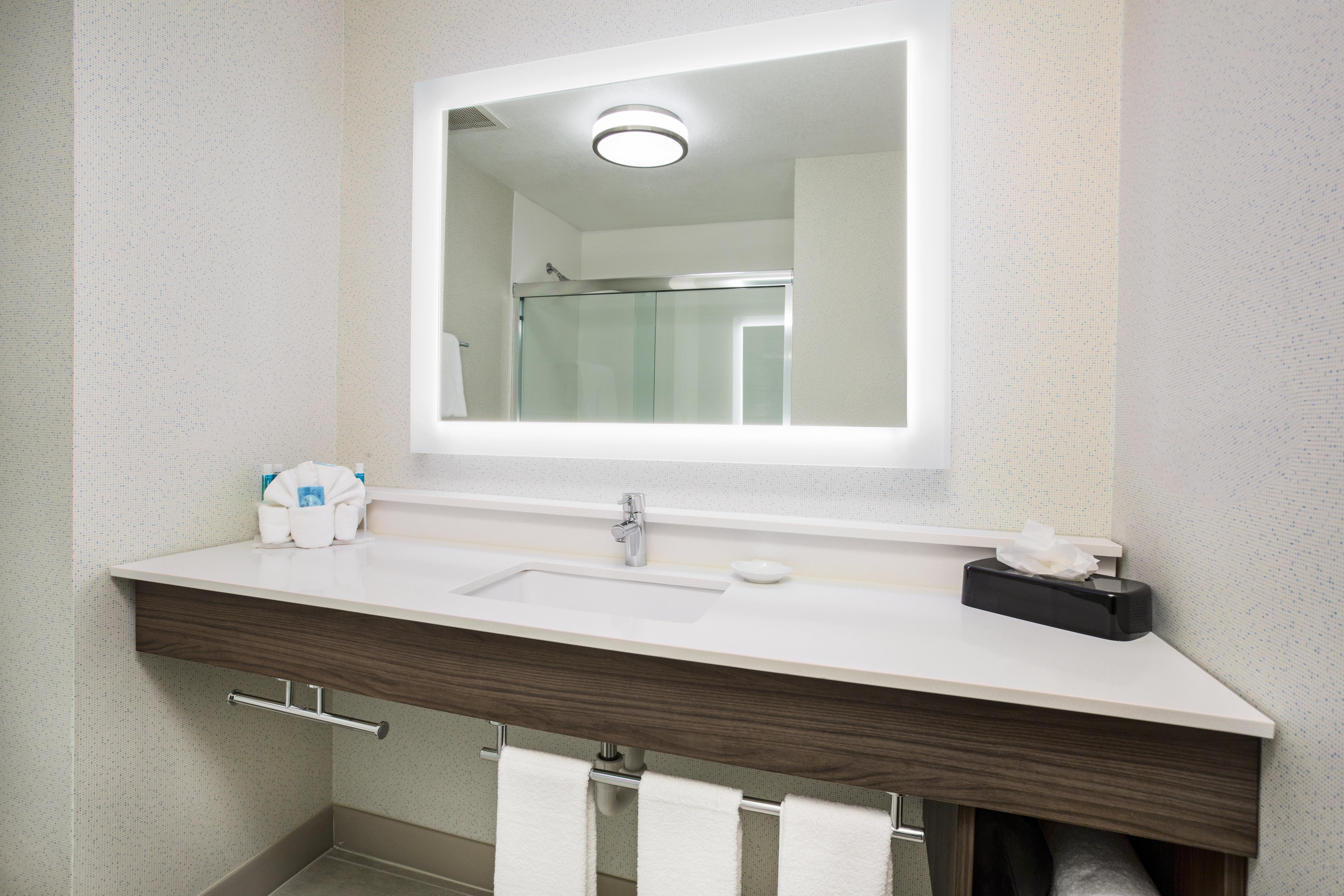 Holiday Inn Express Kansas City - At The Legends! By Ihg Bonner Springs Room photo