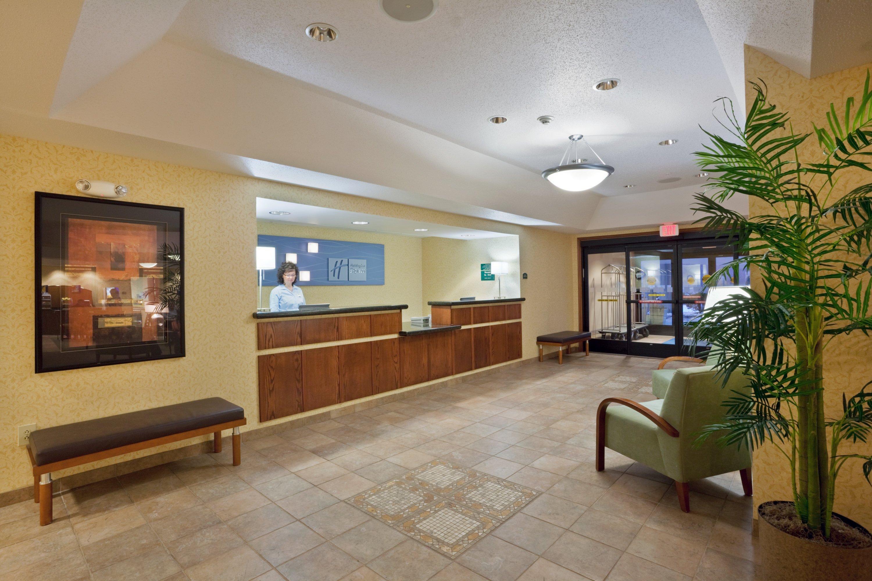Holiday Inn Express Kansas City - At The Legends! By Ihg Bonner Springs Exterior photo