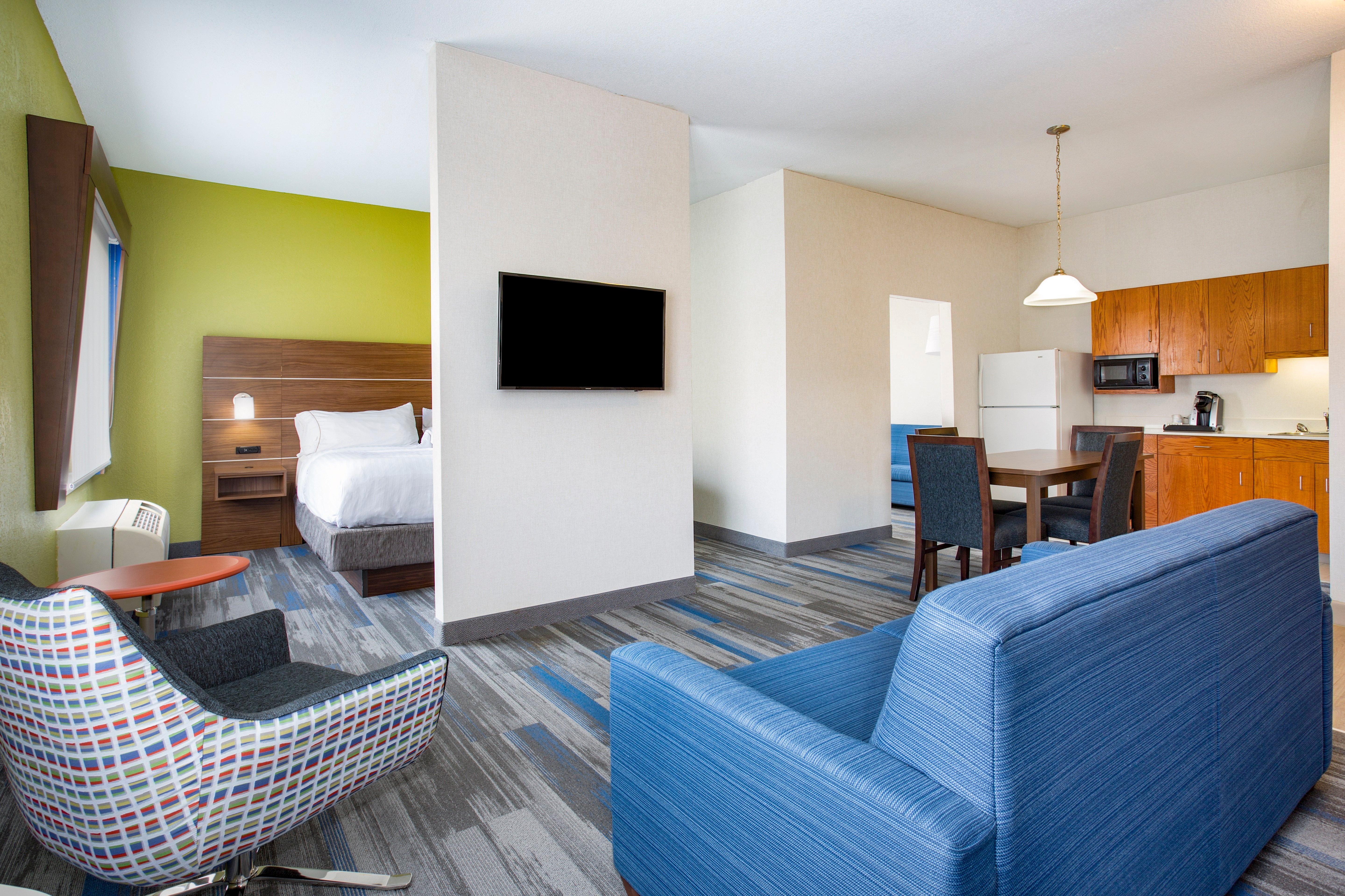 Holiday Inn Express Kansas City - At The Legends! By Ihg Bonner Springs Room photo
