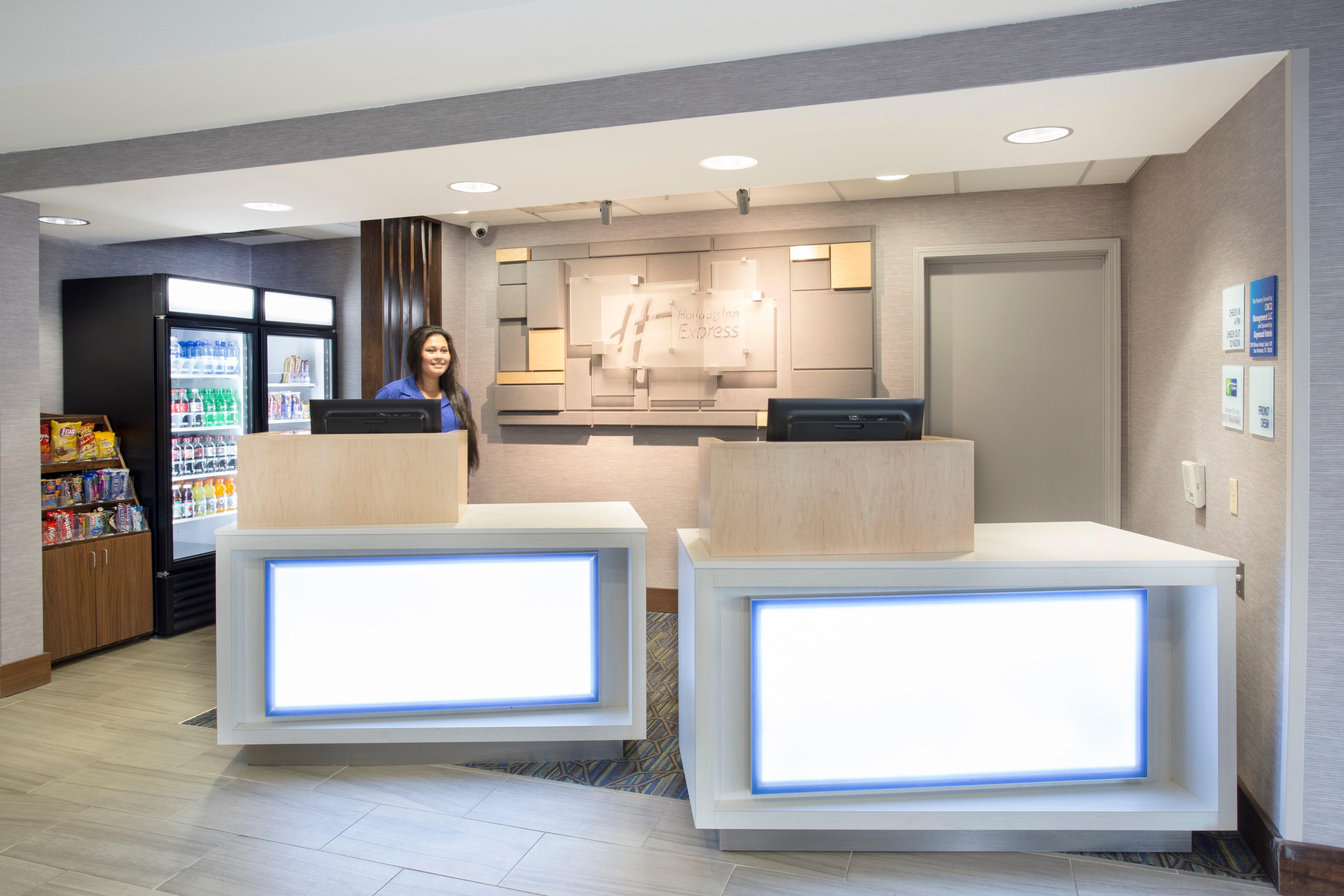Holiday Inn Express Kansas City - At The Legends! By Ihg Bonner Springs Exterior photo