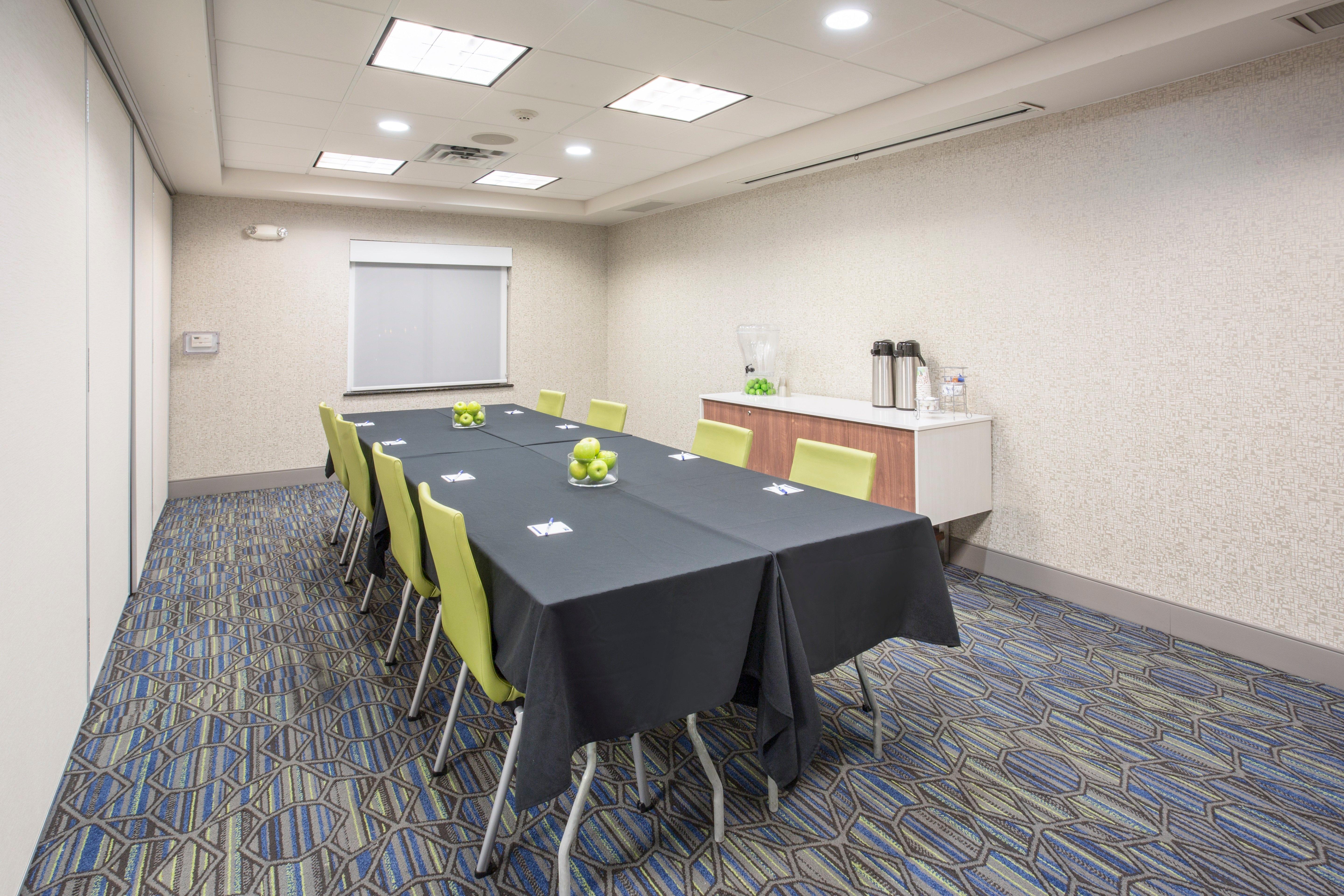 Holiday Inn Express Kansas City - At The Legends! By Ihg Bonner Springs Exterior photo