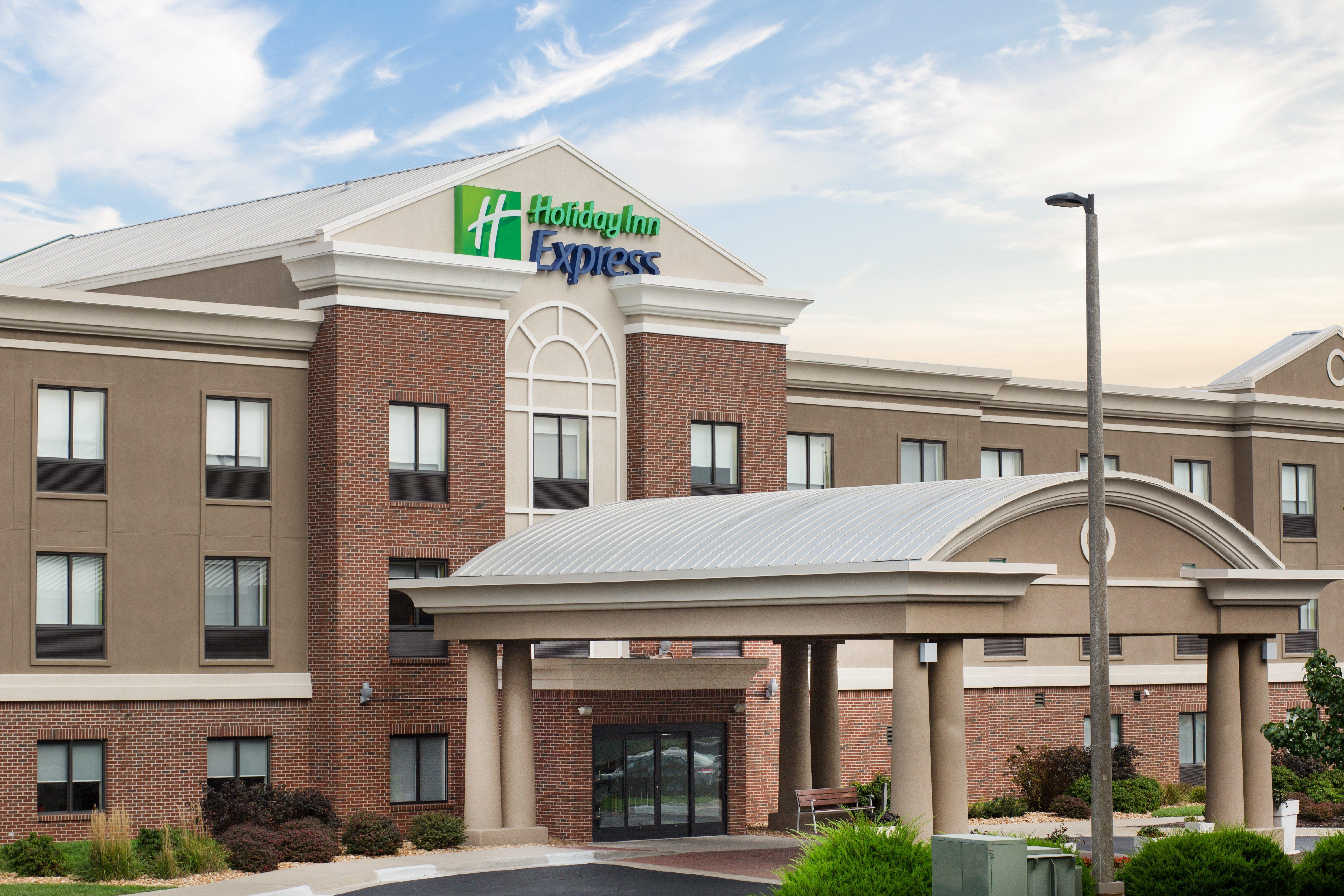 Holiday Inn Express Kansas City - At The Legends! By Ihg Bonner Springs Exterior photo