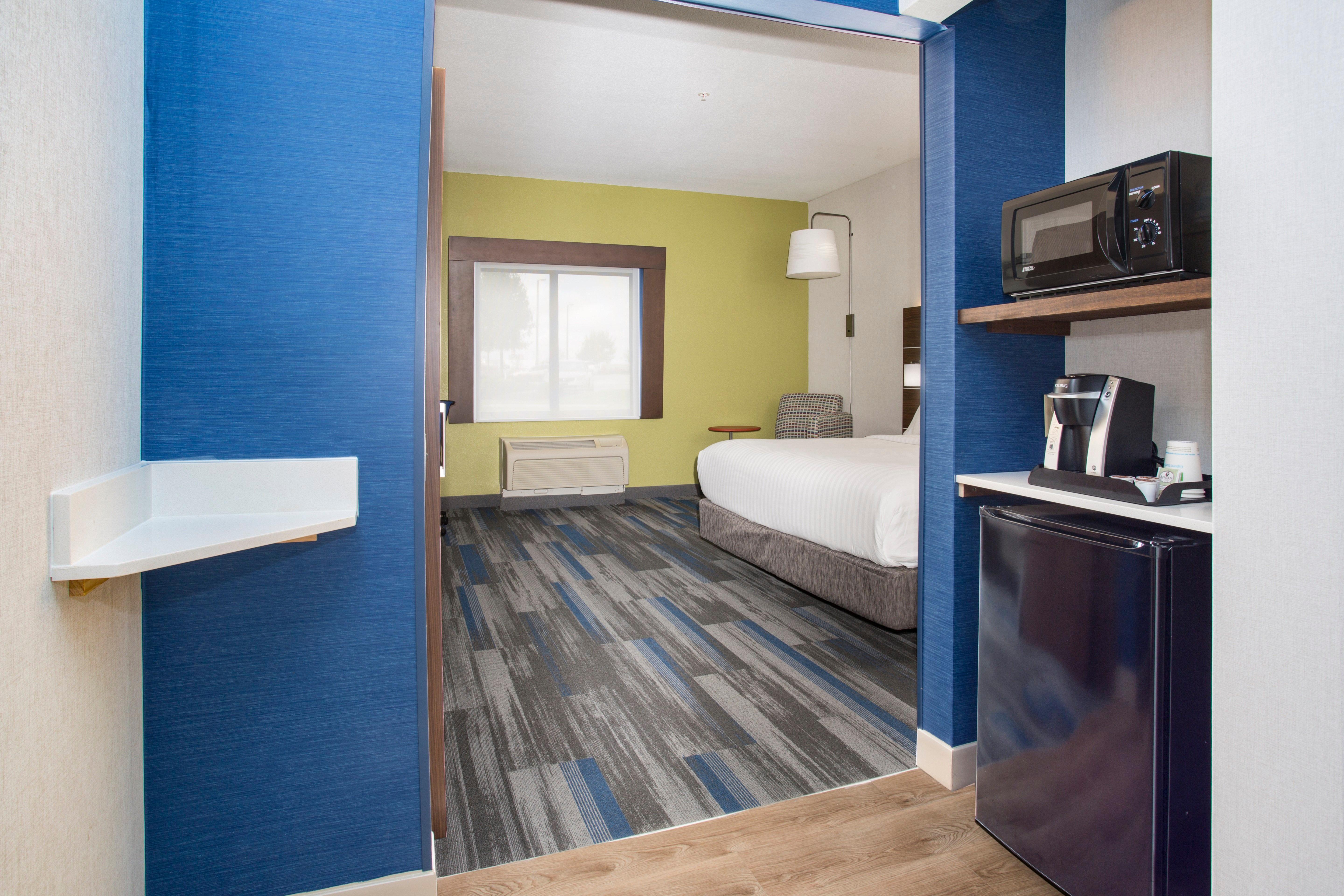 Holiday Inn Express Kansas City - At The Legends! By Ihg Bonner Springs Room photo