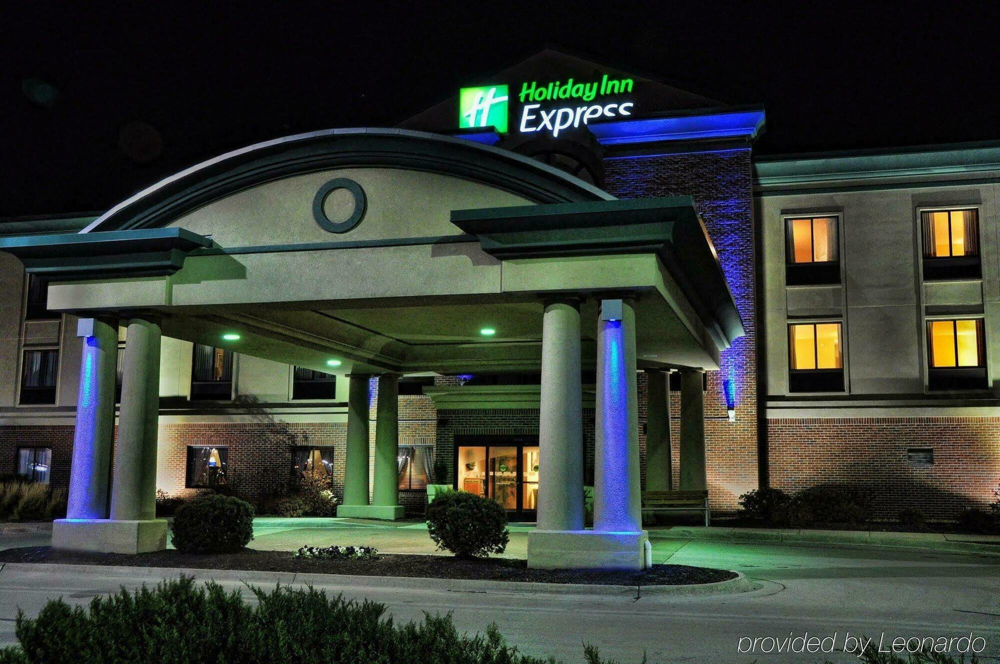 Holiday Inn Express Kansas City - At The Legends! By Ihg Bonner Springs Exterior photo